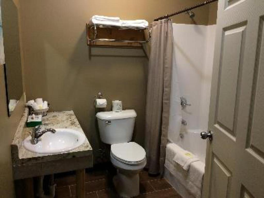 Big Horse Inn And Suites Lewistown 外观 照片